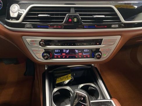 Used 2018 BMW 750i xDrive image 14