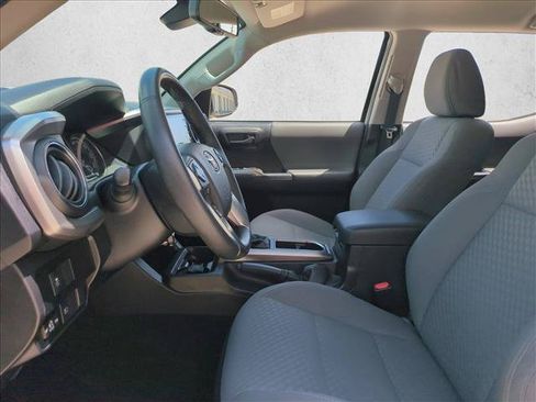 Certified 2022 Toyota Tacoma SR5 AWD/4WD image 16