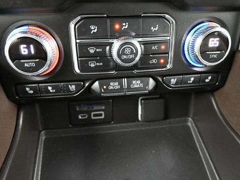 Used 2021 GMC Yukon SLT w/ SLT Premium Package image 14