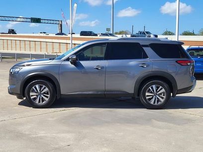 Used 2023 Nissan Pathfinder SL w/ Black Appearance Package