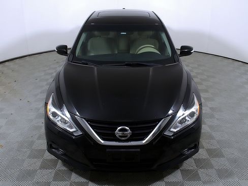 Used 2017 Nissan Altima 2.5 SL w/ Moonroof Package image 4