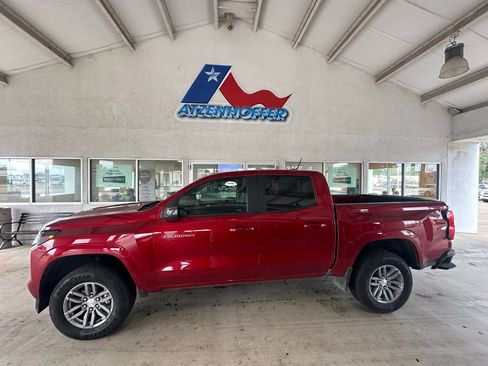Used 2024 Chevrolet Colorado LT w/ LT Convenience Package image 2