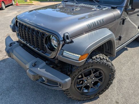 Used 2024 Jeep Wrangler Unlimited Sport AWD/4WD image 13