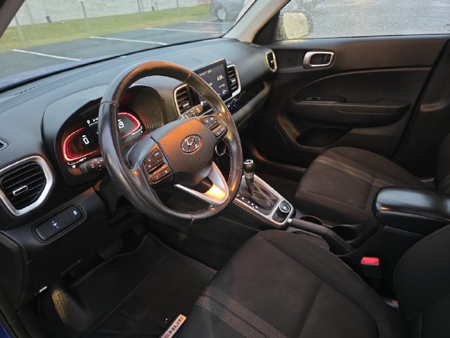 Used 2024 Hyundai Venue SEL FWD image 16