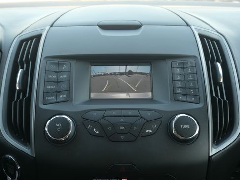 Used 2018 Ford Edge SE image 15