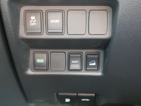 Used 2015 Nissan Rogue S AWD/4WD image 26