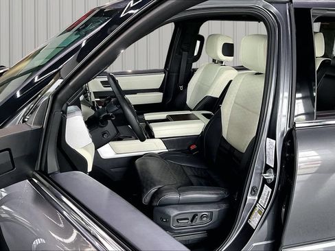 Used 2023 Toyota Tundra Capstone AWD/4WD image 21