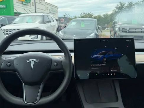 Used 2022 Tesla Model 3 RWD image 3