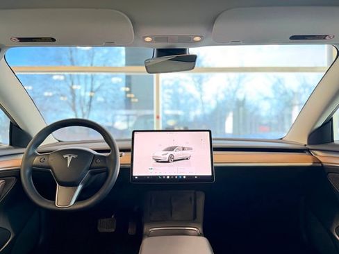 Used 2023 Tesla Model 3 Standard Range image 39