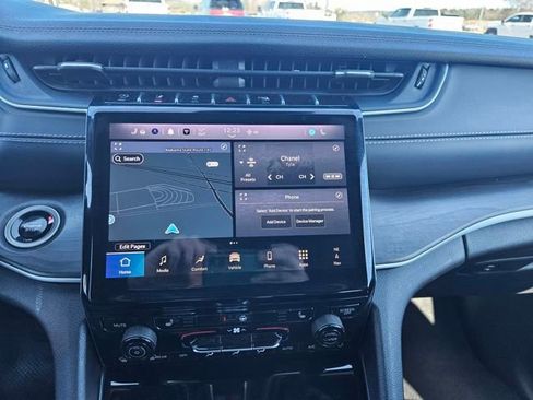 Used 2024 Jeep Grand Cherokee Limited image 18