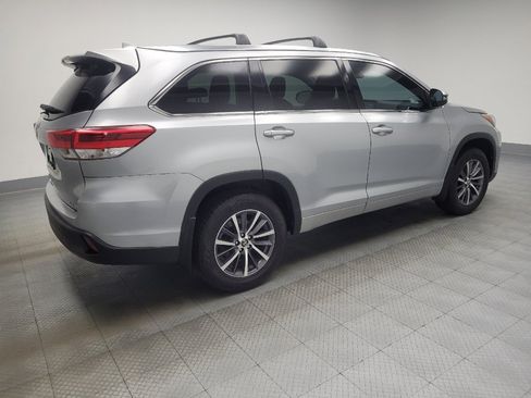 Used 2017 Toyota Highlander XLE w/ Carpet Mat Package image 10