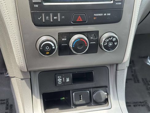 Used 2017 Chevrolet Traverse LS FWD image 12