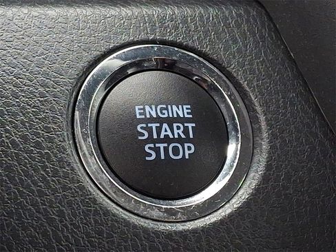 Used 2020 Toyota Camry LE image 23