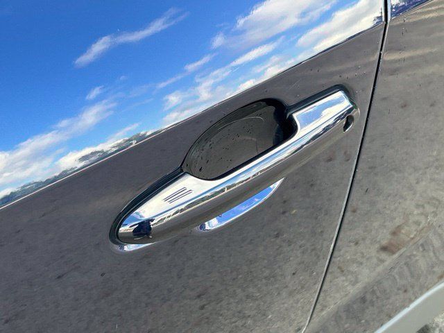 Used 2025 Toyota RAV4 XLE AWD/4WD image 16