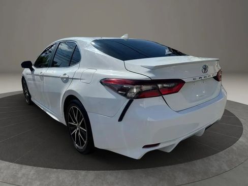 Used 2021 Toyota Camry SE FWD image 3