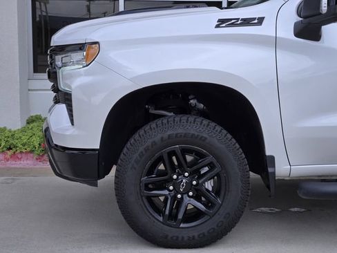 Used 2024 Chevrolet Silverado 1500 LT Trail Boss w/ Convenience Package II AWD/4WD image 9