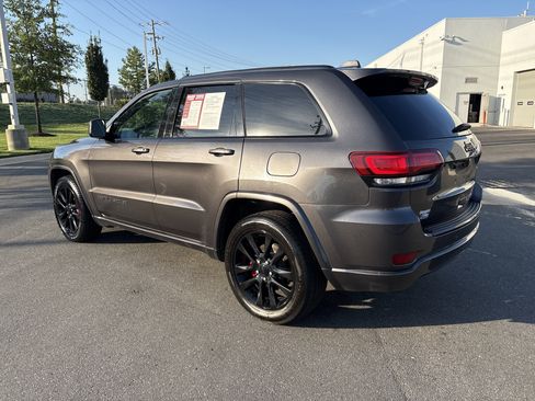 Used 2017 Jeep Grand Cherokee Altitude RWD image 7