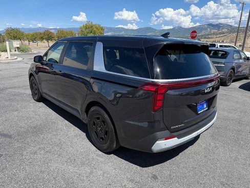 Used 2025 Kia Carnival FWD image 6