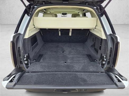 Used 2023 Land Rover Range Rover SV image 4
