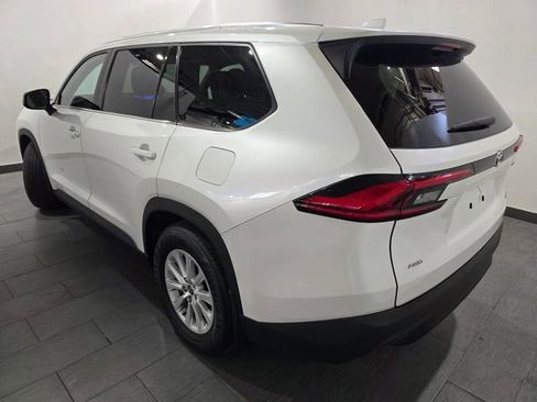 Used 2024 Toyota Grand Highlander AWD image 3