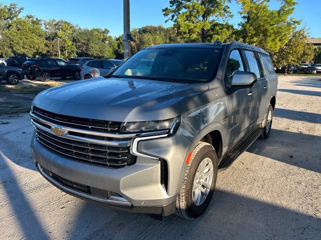 Used 2024 Chevrolet Suburban LT RWD image 2