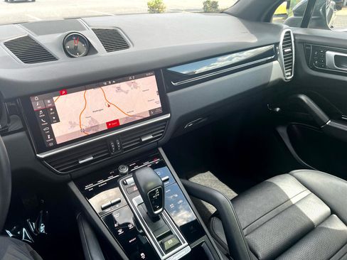Used 2021 Porsche Cayenne image 13