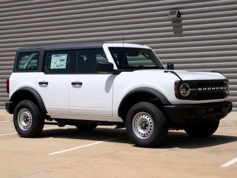 New 2026 Ford Bronco 4-Door AWD/4WD image 1