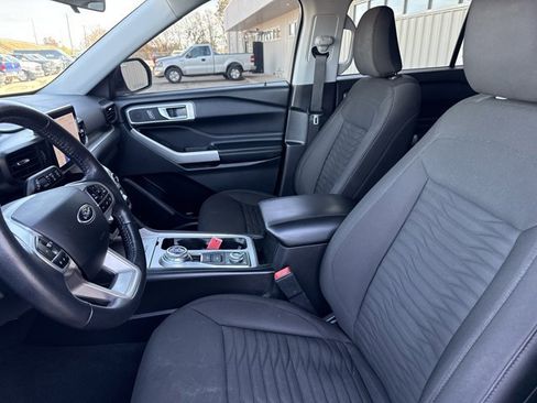 Used 2021 Ford Explorer XLT image 5