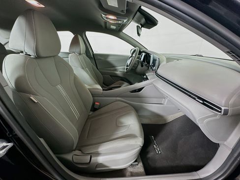 Used 2023 Hyundai Elantra SEL FWD image 29