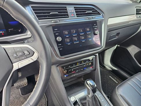 Used 2022 Volkswagen Tiguan SE AWD/4WD image 27