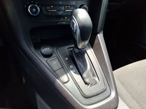 Used 2018 Ford Focus SE w/ Cold Weather Package FWD image 21