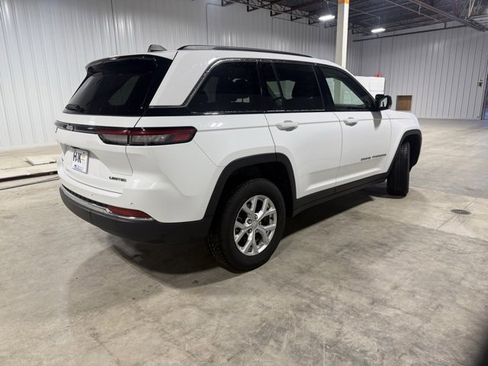 Used 2023 Jeep Grand Cherokee Limited image 6