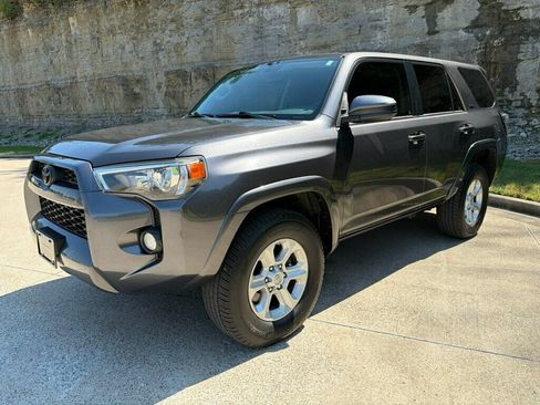 Used 2016 Toyota 4Runner SR5 AWD/4WD image 10