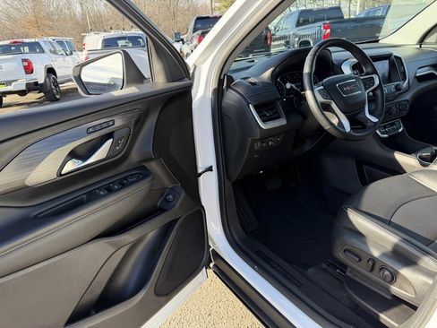 Used 2023 GMC Terrain SLT image 16