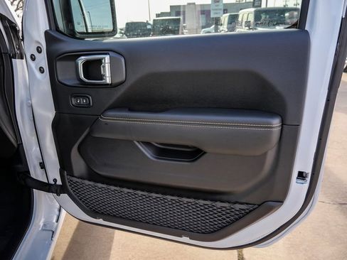 New 2026 Jeep Gladiator Sport image 17