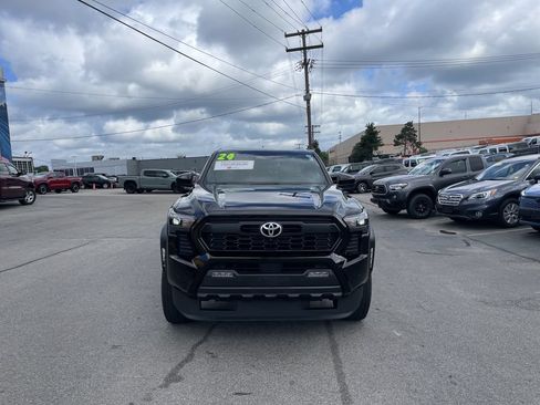 Used 2024 Toyota Tacoma TRD Off-Road w/ TRD Off Road Premium Package AWD/4WD image 5