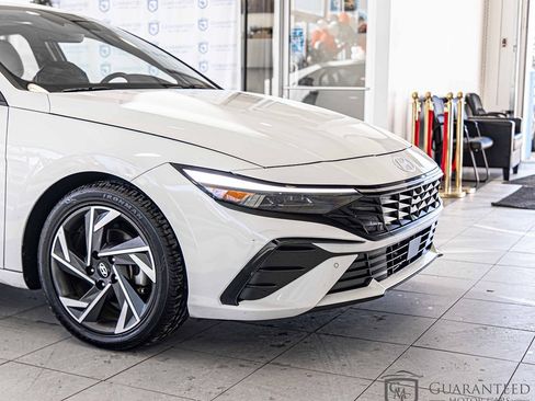 Used 2024 Hyundai Elantra Limited image 6