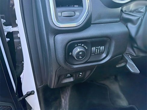 Used 2025 RAM 1500 Laramie image 15