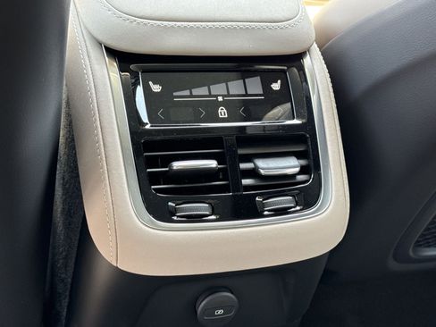 New 2026 Volvo XC90 T8 Ultra w/ Protection Package Premier AWD/4WD image 17