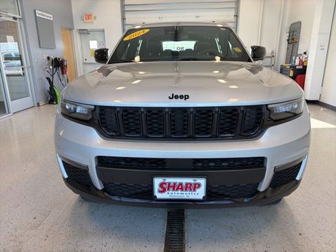 Used 2024 Jeep Grand Cherokee L Limited w/ Black Appearance Package image 4