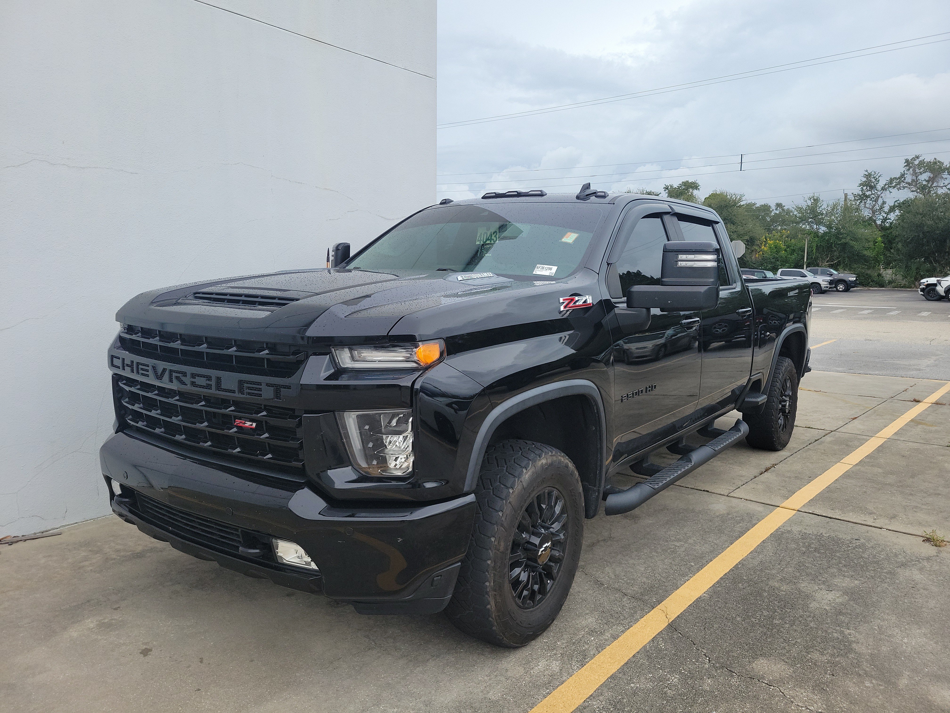 Used 2022 Chevrolet Silverado 2500 LTZ w/ LTZ Plus Package AWD/4WD image 3