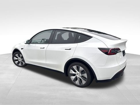 Used 2022 Tesla Model Y Long Range image 6