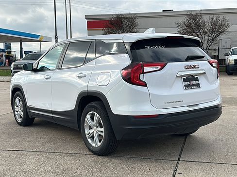Used 2024 GMC Terrain SLE image 6
