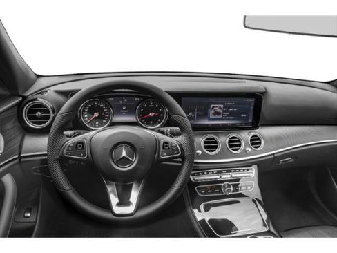 Used 2017 Mercedes-Benz E 400 4MATIC Wagon image 10
