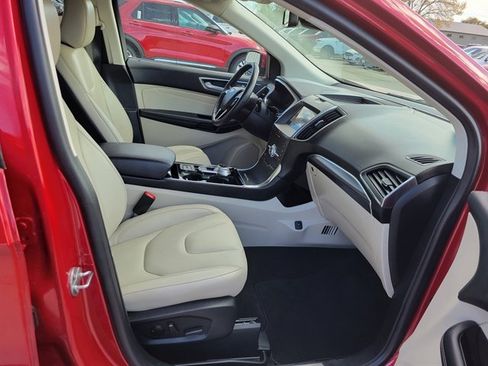 Certified 2020 Ford Edge Titanium image 3