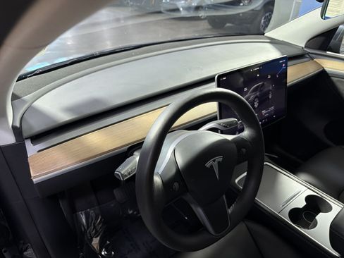 Used 2023 Tesla Model Y Long Range AWD/4WD image 18