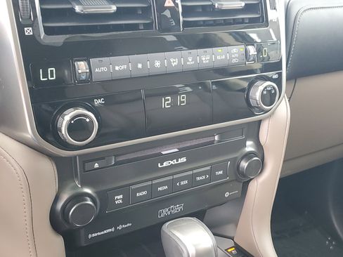 Used 2022 Lexus GX 460 Premium w/ Accessory Package image 25