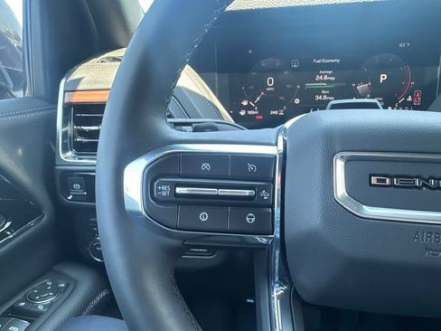 Used 2025 GMC Yukon Denali w/ Advanced Technology Package AWD/4WD image 39