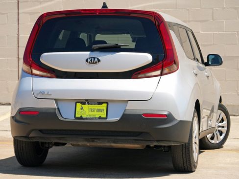 Used 2021 Kia Soul LX image 4