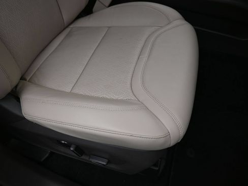 Used 2020 Ford Explorer Platinum w/ Premium Technology Package AWD/4WD image 12